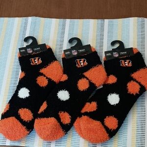 NFL Cincinnati Bengals Black, Orange & White Fuzzy Crew Socks - 3 Pack
